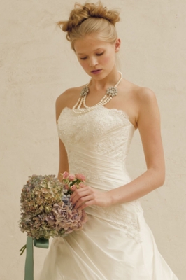 1040 WEDDINGDRESS KUROE